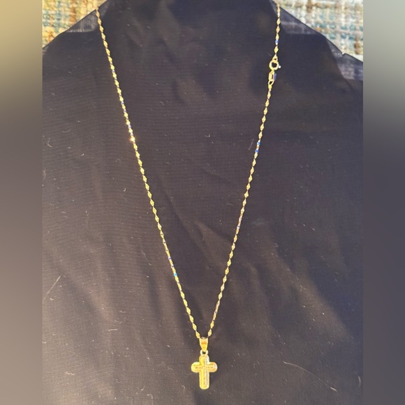 10k 16 inch chain with real gold cross and crystals .90 total grams #96 new!